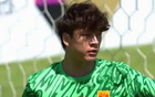 哥伦比亚U19对阵依合散的比赛中，门将完成8次关键扑救并成功扑出点球，零封对手，全场评分最高引发热议