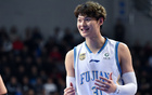 王哲林带伤坚持出战，右侧腹内斜肌部分撕裂仍选择打封闭针，为争夺总冠军不惜赌上职业生涯的巅峰时刻